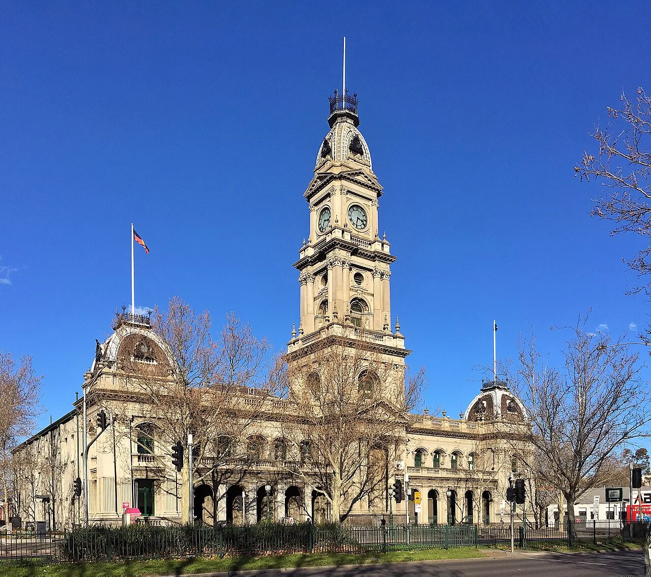 Collingwood Town Hall and local streetscape